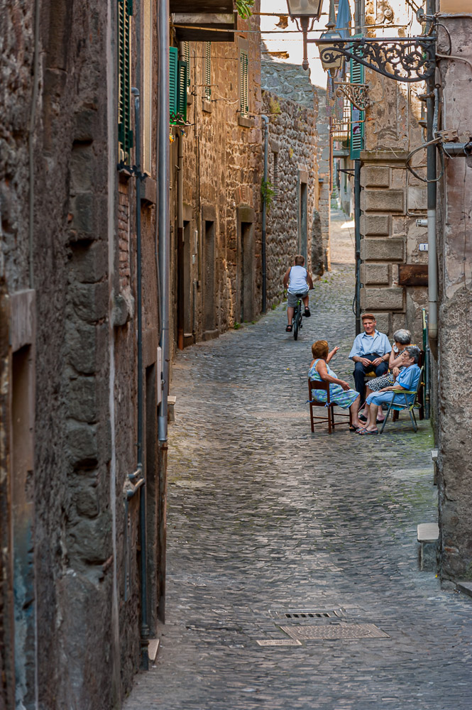 Italy, old friends enjoying a hot afternoon