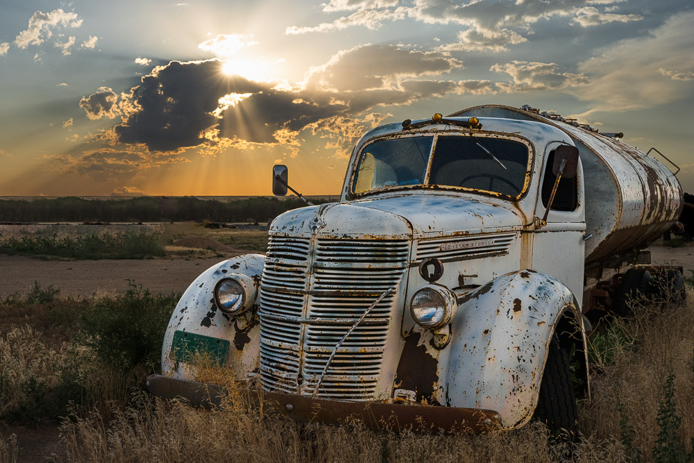 Old rusty International Truck. I finally got it's portrait.